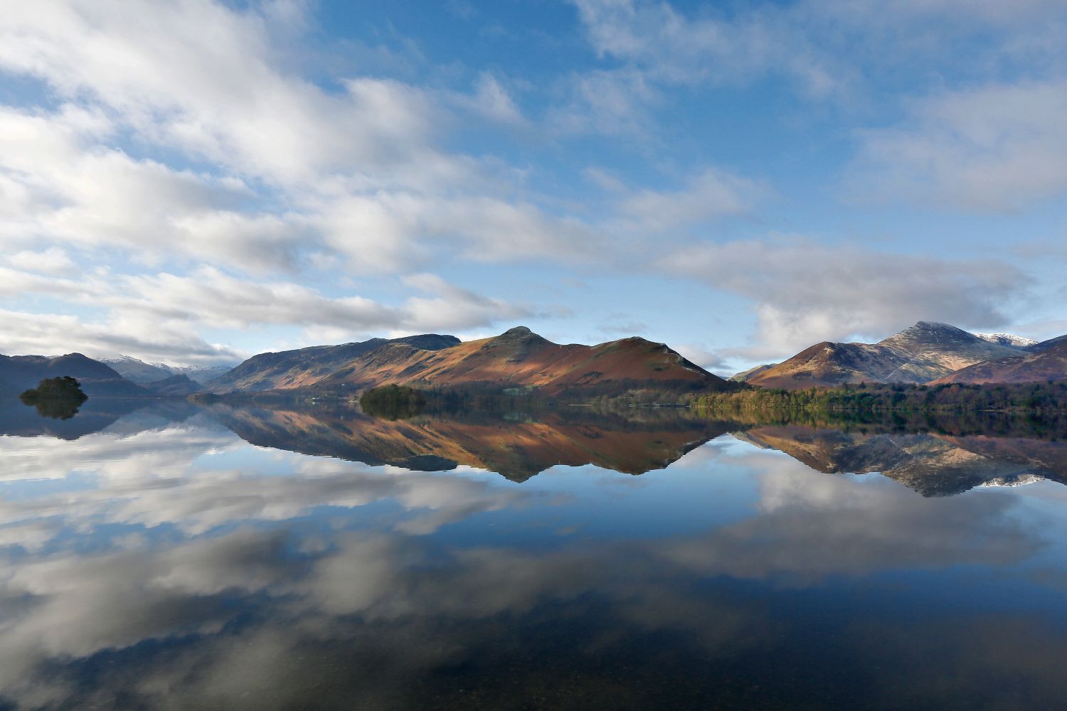 A view across Derwentwater from Strandshag Bay with a backdrop of Catbells and Causey Pike.