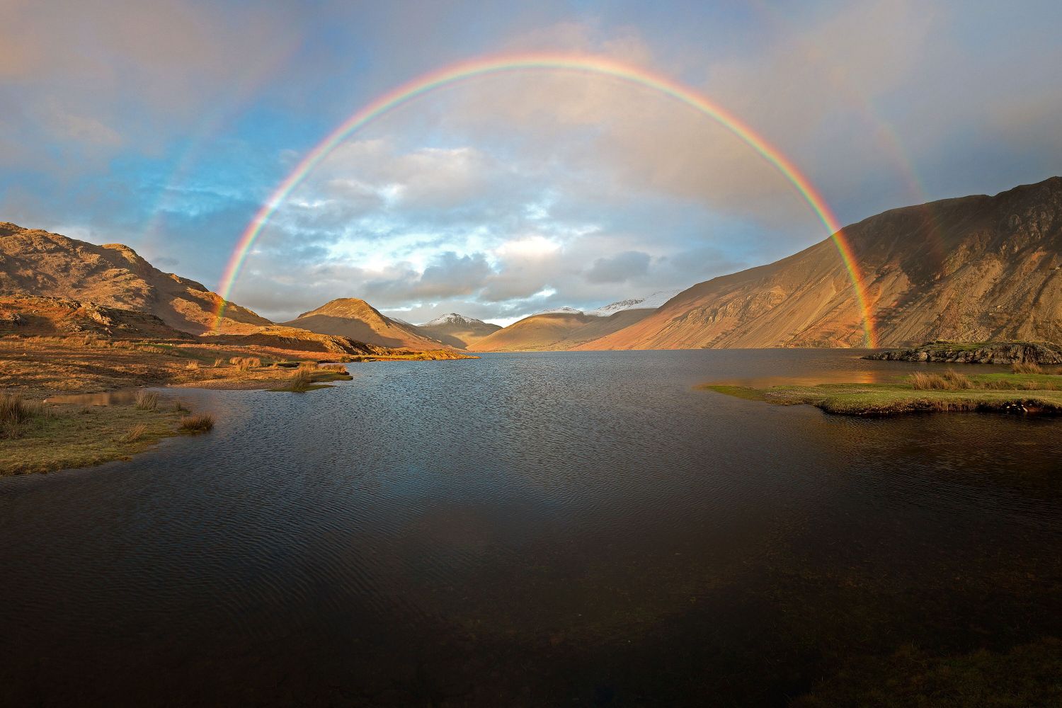 Full circle rainbow over Wastwater