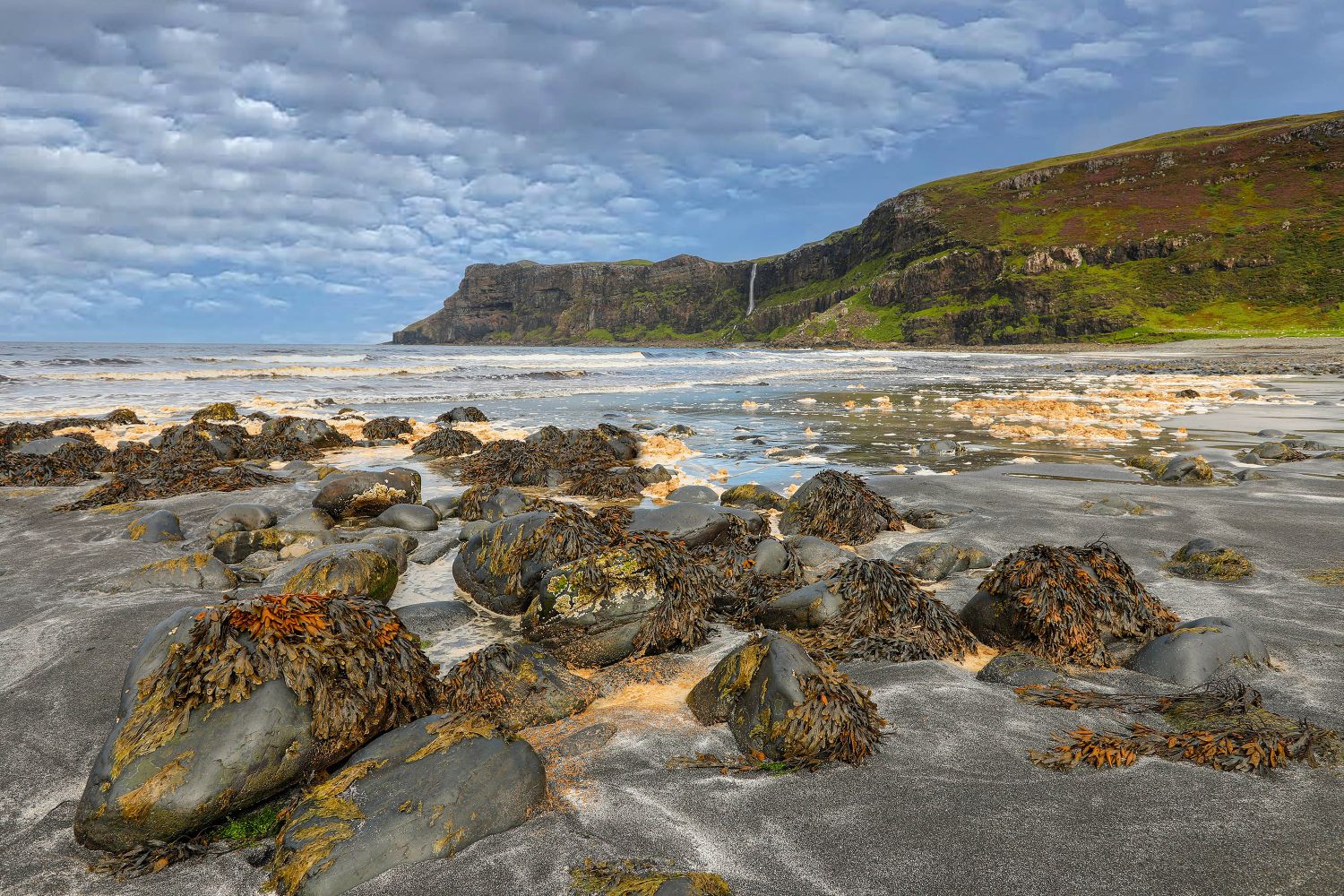 Low tide at Talisker Bay by Martin Lawrence Photography Low tide at Talisker Bay by Martin Lawrence Photography