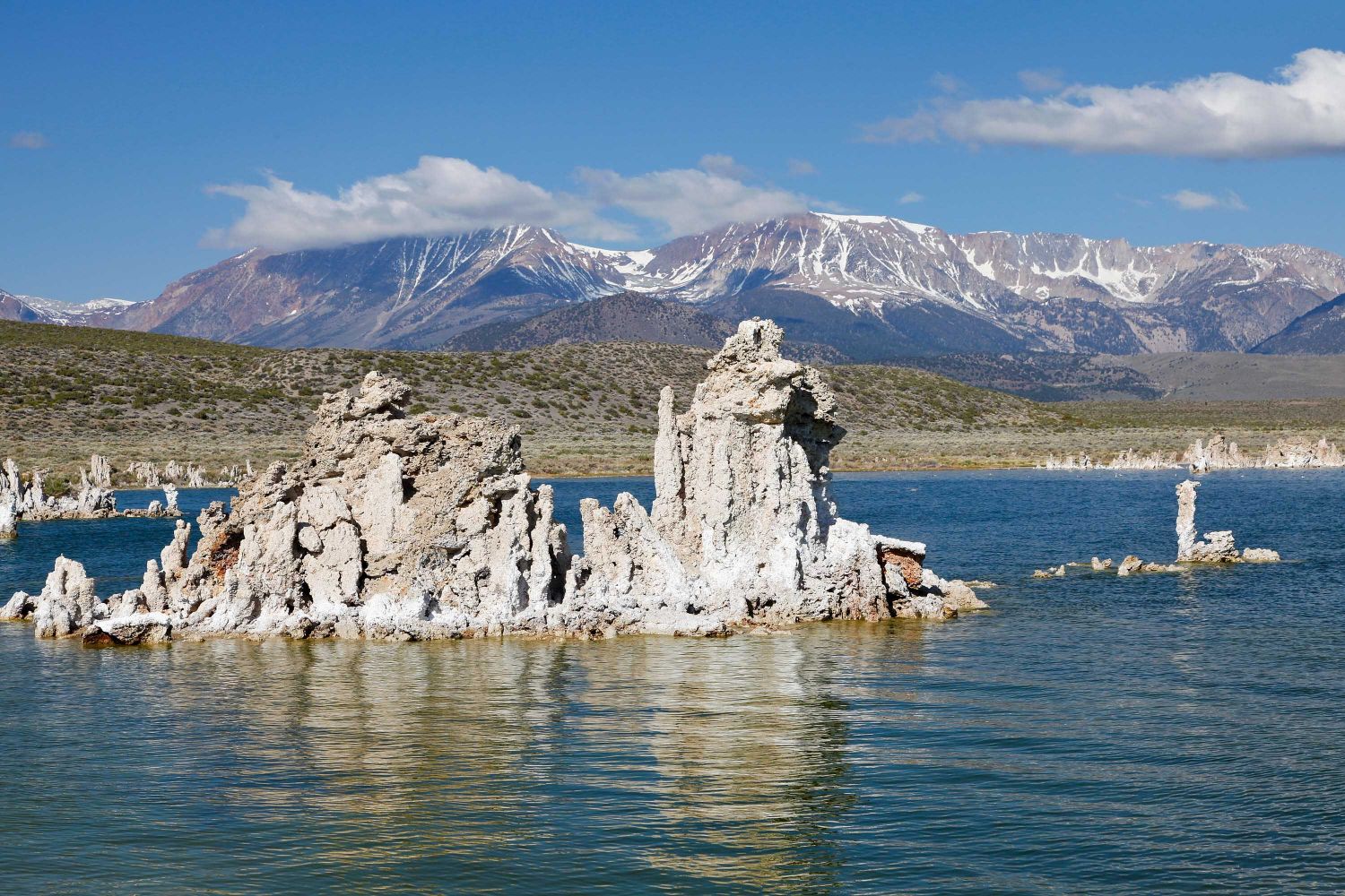 Tufa Coloumns at Mono Lake - an intriguing Phenomena 